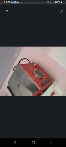 Torradeira elétrica Philco vermelha