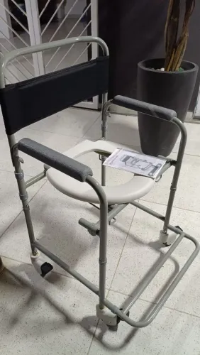 Cadeira higiene e banho 