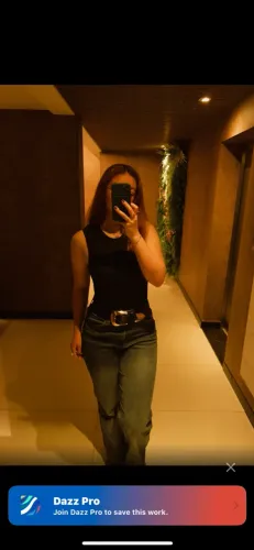Calça jeans lavagem escura flair, tamanho P-M