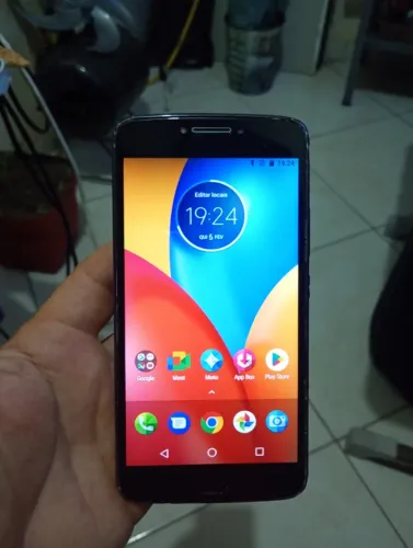 Celular moto E5 plus 16 gigas semi novo entrada carregador bom e bateria boa.
