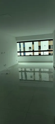 2 Quartos, sendo 2 Suítes e banheiro social.