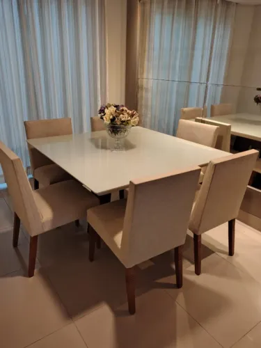 Mesa de jantar 6 lugares quadrada