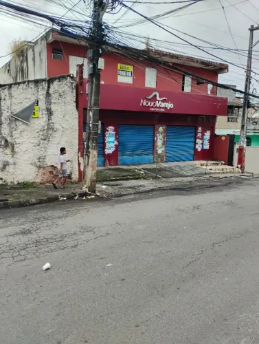 IMOVEL COMERCIAL COM ÁREA DE 650 M2 E 900 M2 DE ÁREA CONSTRUIDA NO COQUEIRINHO ITAPOÃ