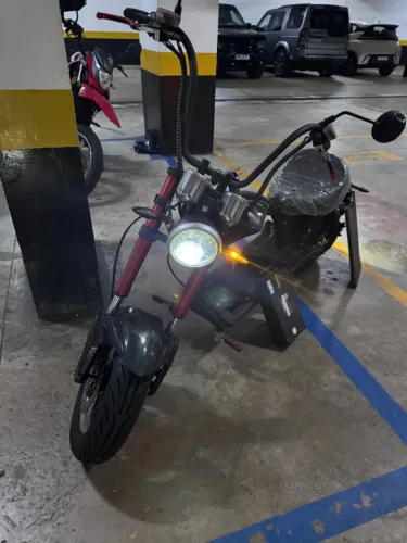 Moto eletrica estilo Shoper preta 3.000 Watts - Semi nova cm 290 Kms -