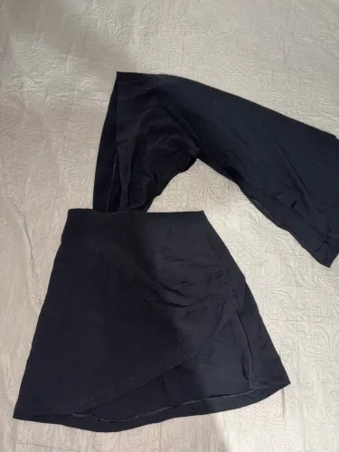 Conjunto top pedrarias e vestido preto P