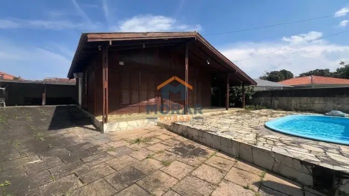 Casa com espaço de terreno em Canoas