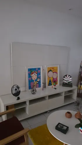 Painel para TV + Rack com rodízios (branco laqueado)