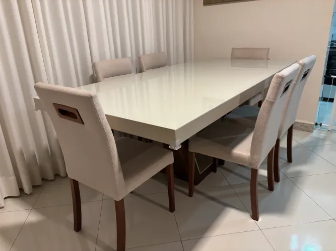 Mesa de Jantar Fratelo 2,20 m x 1,10 m com 6 cadeiras