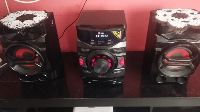 Vendo som LG muito barato pra ir rápido sem defeitos