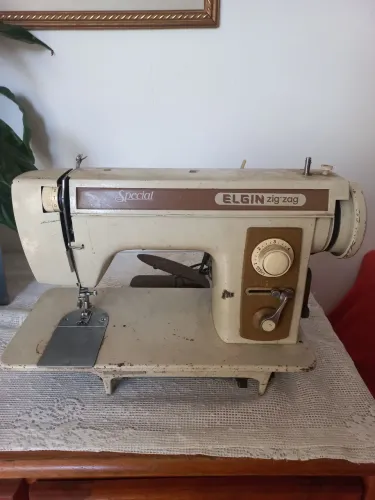 Máquina de costura usada