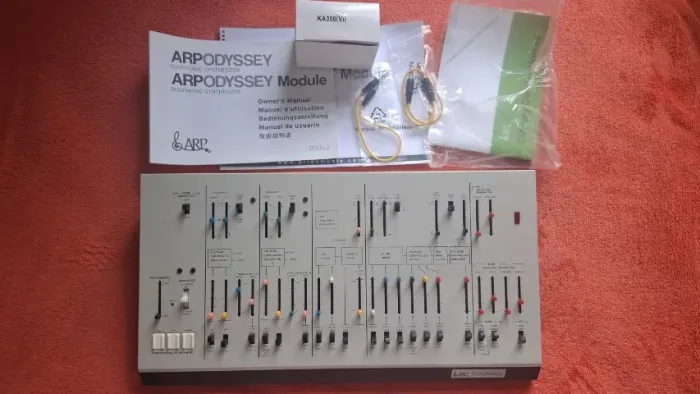 Sintetizador Analógico Korg Arp Odyssey versão Módulo