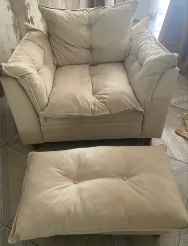 Vende-se poltrona com puf