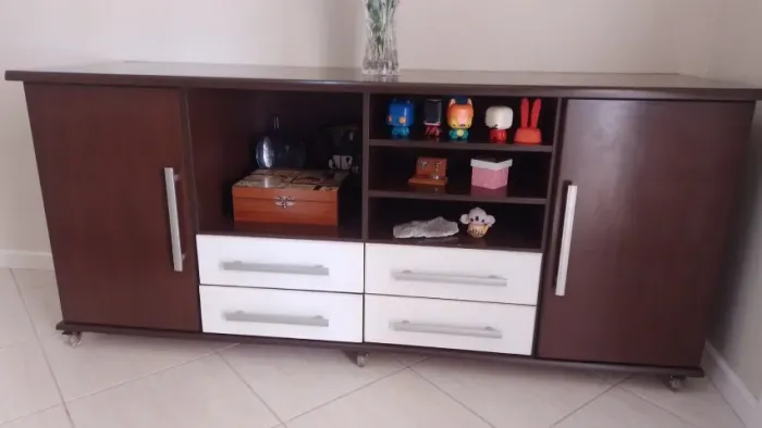 Vendo balcão duas portas de 1,78cm x 0,80cm