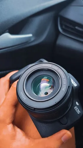 Canon R100 + Lente 50mm 1.8
