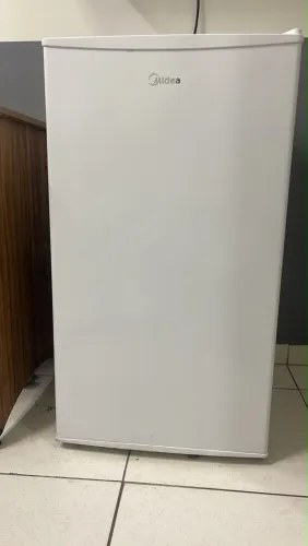 Frigobar Midea 220 semi novo 850,00