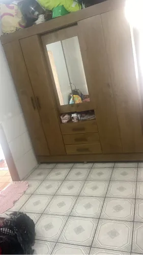 Vende-se guarda roupa 6 portas