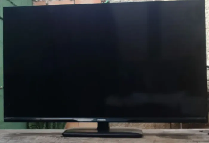 TV Philips 39" Não Liga - Ideal para Peças ou Conserto
