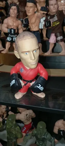 Georges St-Pierre 'GSP' (Kimono Vermelho) - Linha UFC Titans Série 1