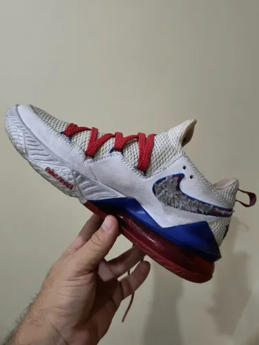 Tênis de basquete Lebron 17 Tune Squad