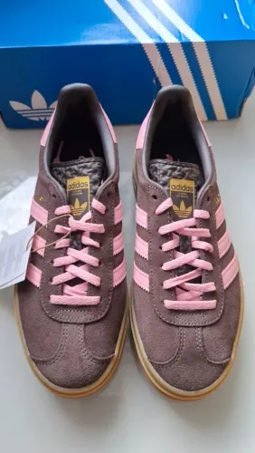 Tênis adidas 