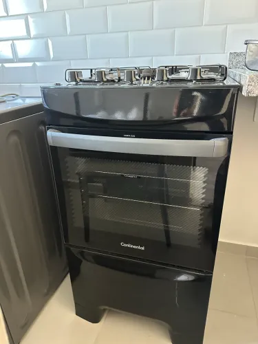 Fogão Continental 4 Bocas Preto Mesa de Vidro Forno Eco Turbo Grades de
