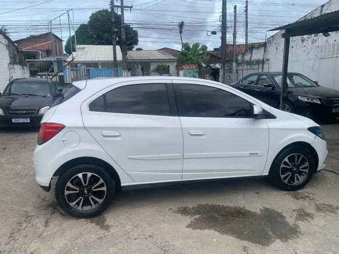 Chevrolet Onix Hatch LTZ 1.4 8V Flex Power Aut. 4P 2015
