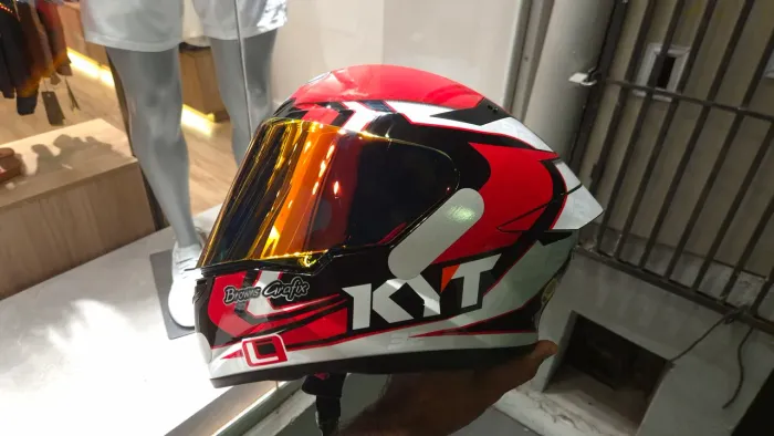 Capacete KYT tt-course n°61 Novinho