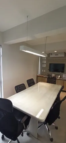 Mesa para Sala de Reuniões - 2m x 1m (Até 6 pessoas)