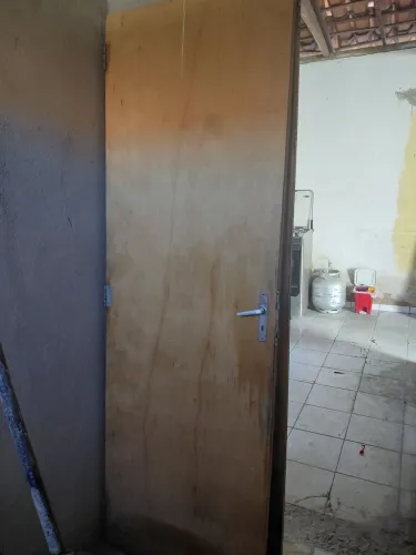 Vende - se: Portas e Janelas de madeira