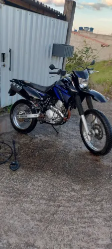 Lander 250 preta 2010