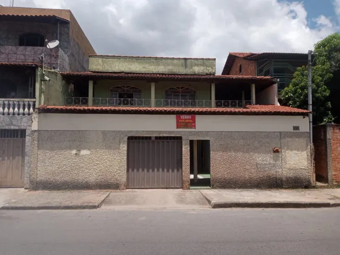 Vendo casa no bairro Petrolândia Contagem