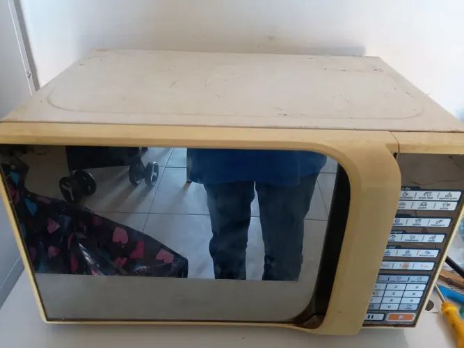 Microondas Midea para retirar peças 