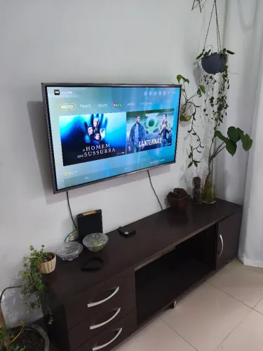 Rack com gavetas e porta
