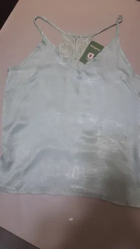 Vendo regata feminina de seda, Renner, nova ,Tam M.