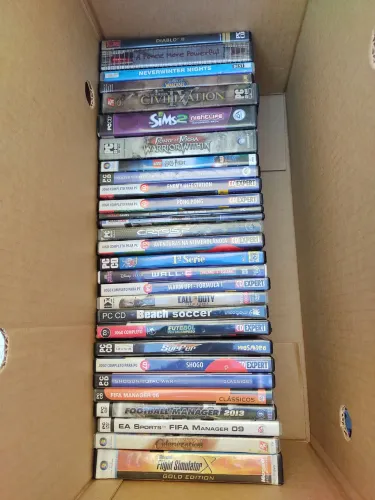 Jogos para Play Station 2, 3 e 4, para X-Box e para PC, originais, bom estado.