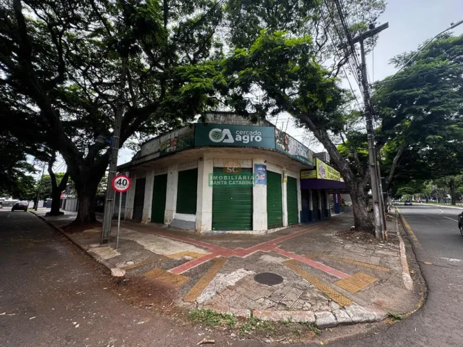 Terreno à venda em Maringá, Zona 05, com 250 m²