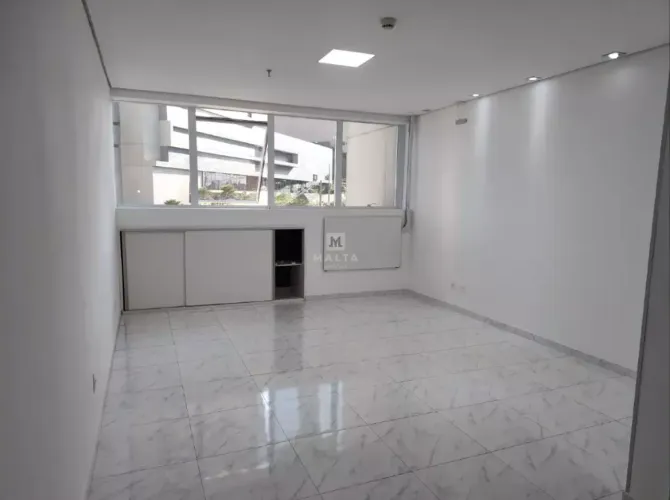 SALA COMERCIAL DE ALTO PADRÃO  PRÉDIO IMPONENTE COM PORTARIA 24H