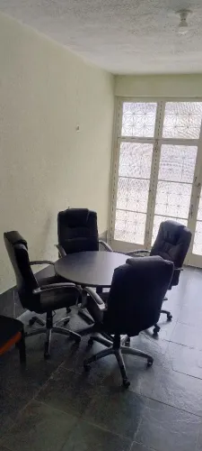 Mesa redonda de escritório e 4 cadeiras executiva em couro de búfalo estrutura em alumínio