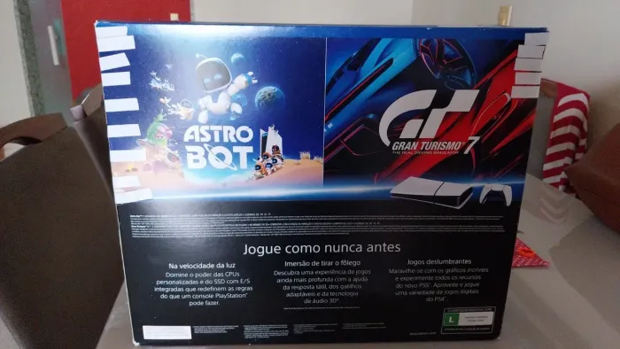 PS5 Slim 1TB + Gran Turismo 7 e Astrobot
