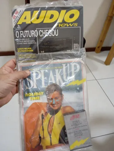 2 revistas áudio news e speak UP lacradas com fita cassete