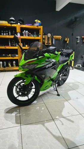 Kawasaki Ninja 400 KRT único dono