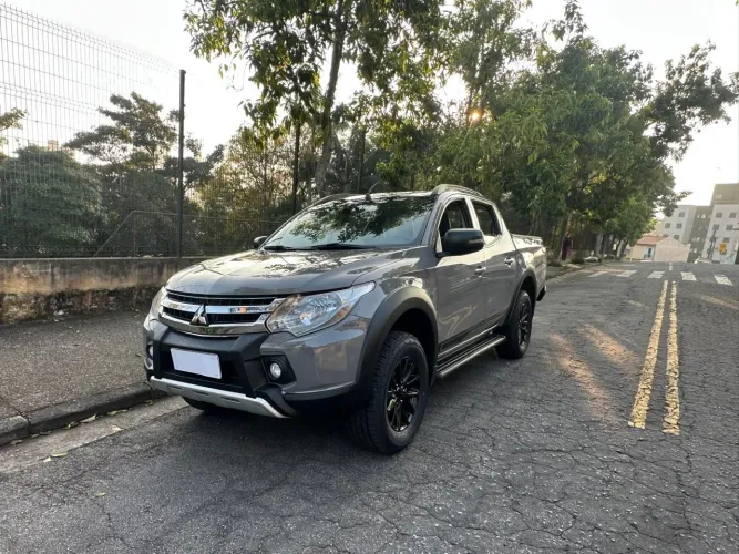 Mitsubishi L200 Tri. Outd. HPE 2.4 CD 4X4 Die. AUT 2021