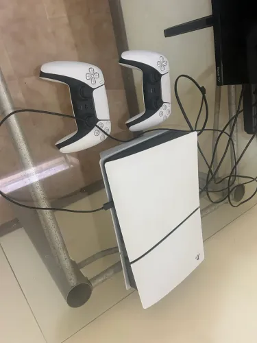 Ps5 Slim com leitor 2 controles e 1 jogo