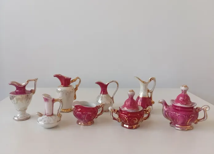 Coleção de miniaturas antigas de porcelana - 8 peças