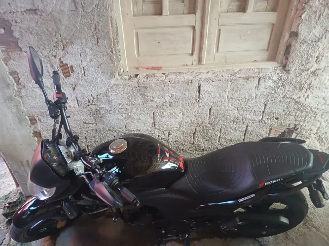 Honda cb300r muito bem cuidada