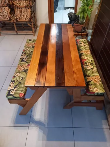 Jogo de Mesa com bancos