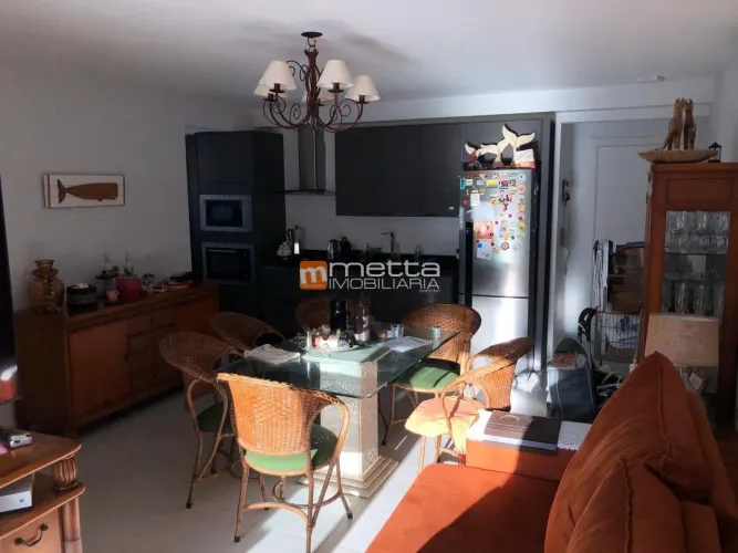 Apartamento com 2 dormitórios, 1 suíte, e com Vista Panorâmica em Jurerê - Conforto, Lazer