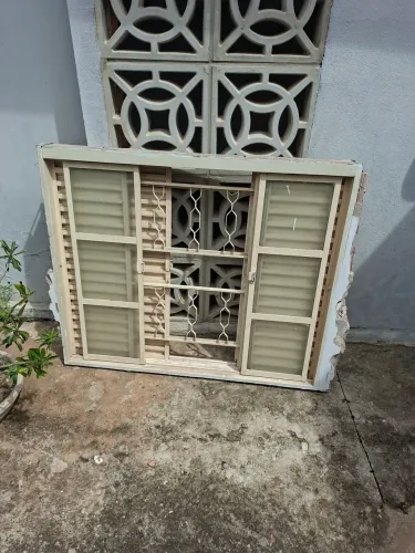 Janelas veneziana com vidro