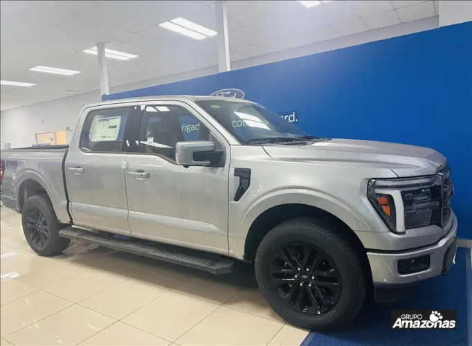 Ford F-150 Lariat Black 4X4 5.0 V8 2025