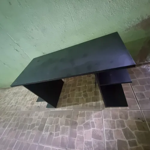 Escrivaninha preta